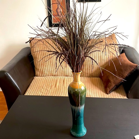 Vase - Picture 1 of 2